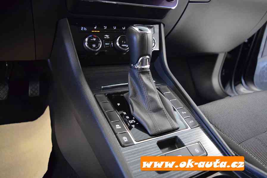 Škoda Superb 2.0 TDI STYLE MATRIX DSG 2023-DPH  - foto 16
