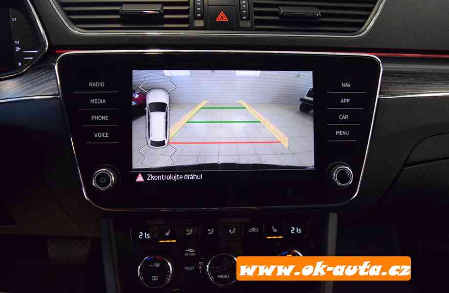 Škoda Superb 2.0 TDI STYLE MATRIX DSG 2023-DPH  - foto 19