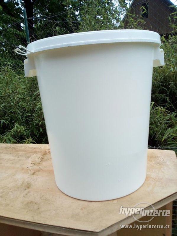 Plastové kbelíky, soudky, barely s víkem - foto 5
