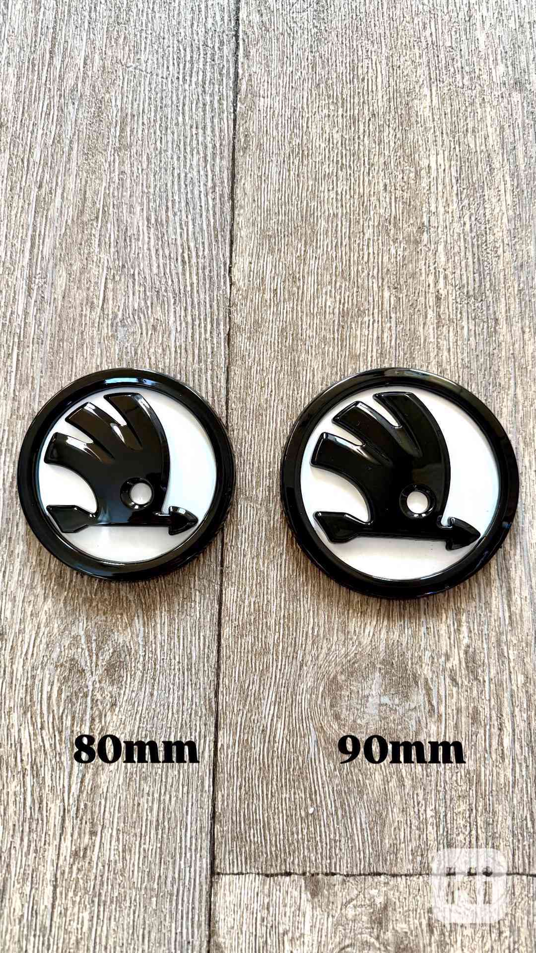 Bílé logo/znak ŠKODA - foto 1
