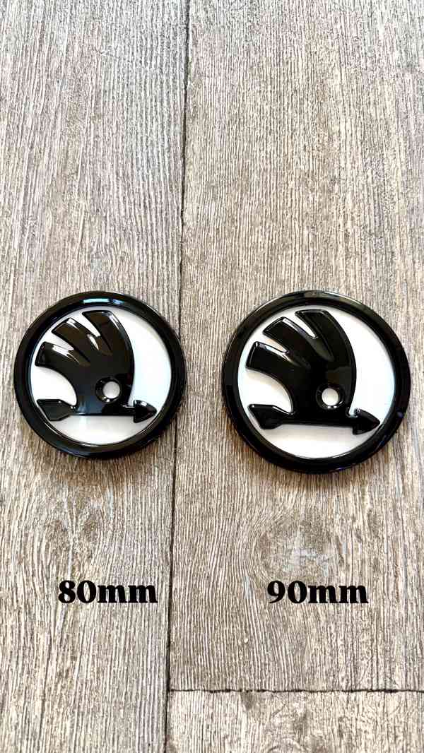Bílé logo/znak ŠKODA - foto 1