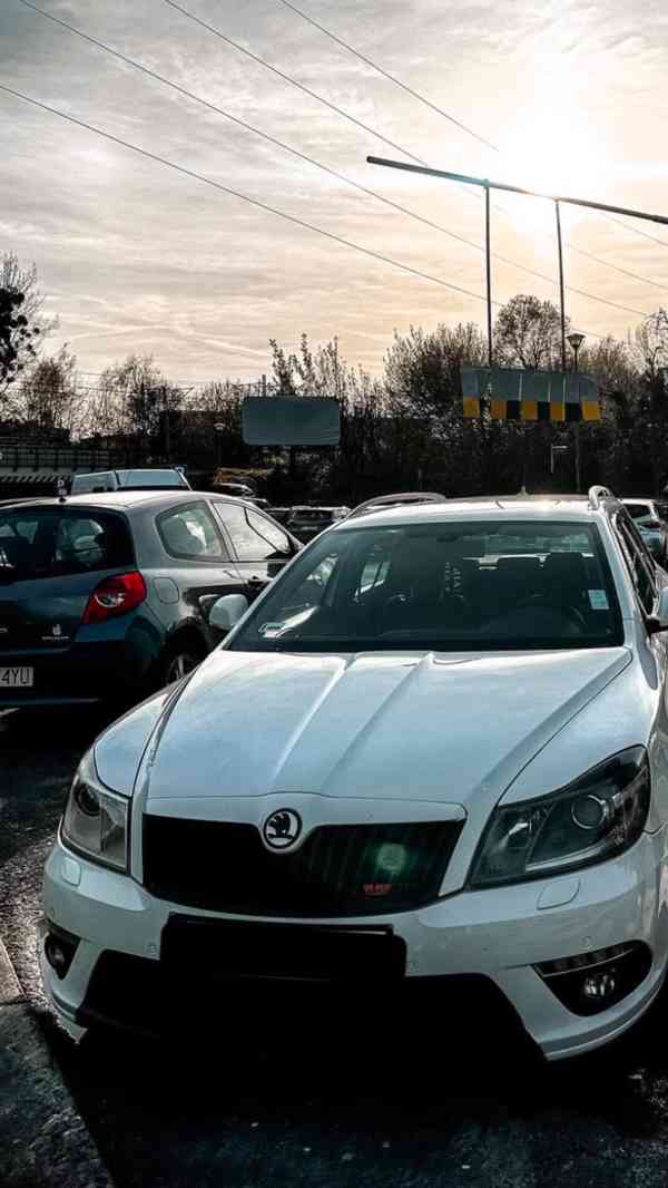 Bílé logo/znak ŠKODA - foto 2