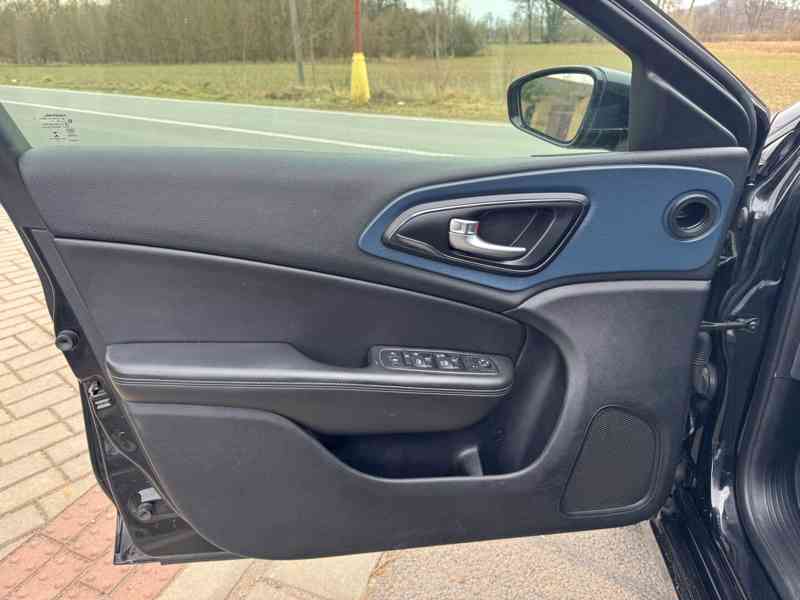 Chrysler 200S Limited 2,4 Kůže Klima 2015 - foto 16