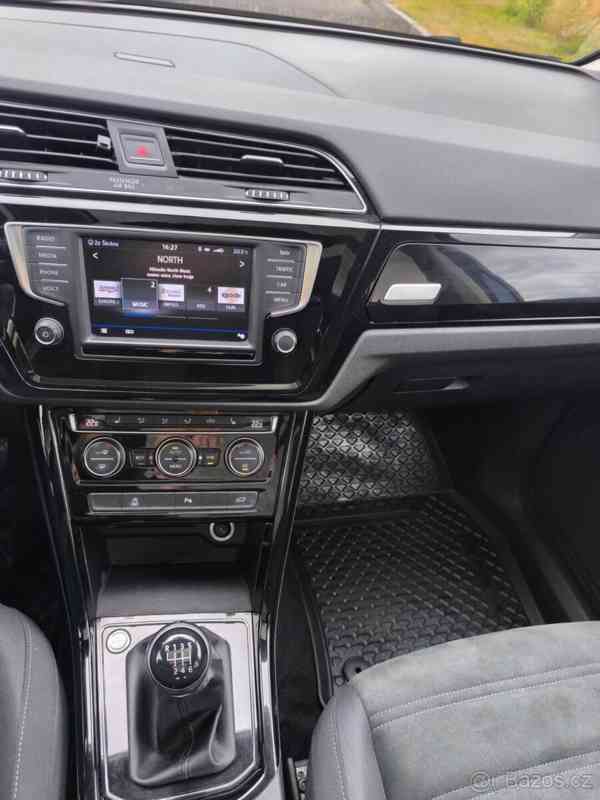 Volkswagen Touran 2,0 TDI 110 kW, 2017, 7-místný - foto 13
