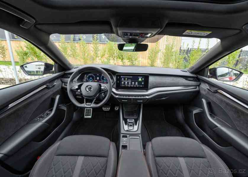 Škoda Octavia RS iV plug-in hybrid (2021) - foto 11