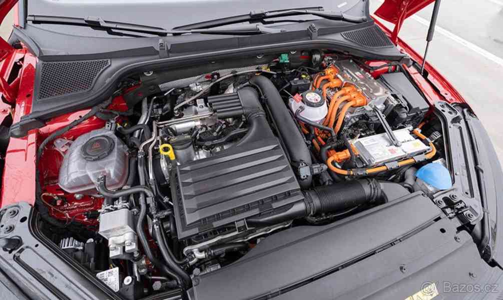 Škoda Octavia RS iV plug-in hybrid (2021) - foto 7