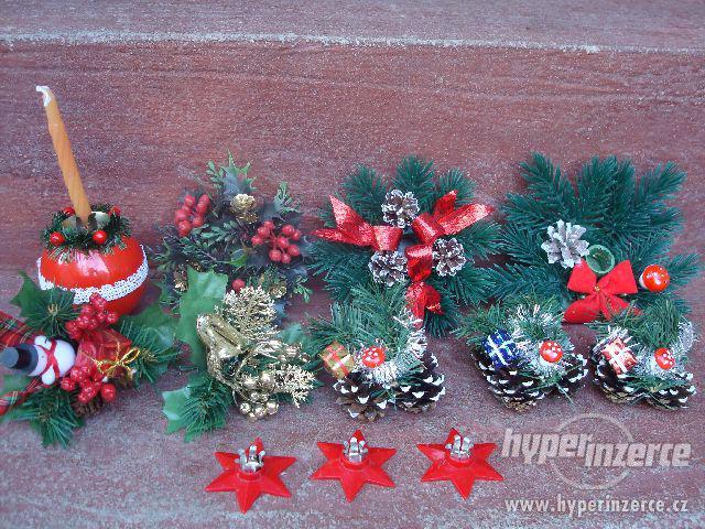 Vánoční ozdoby a dekorace