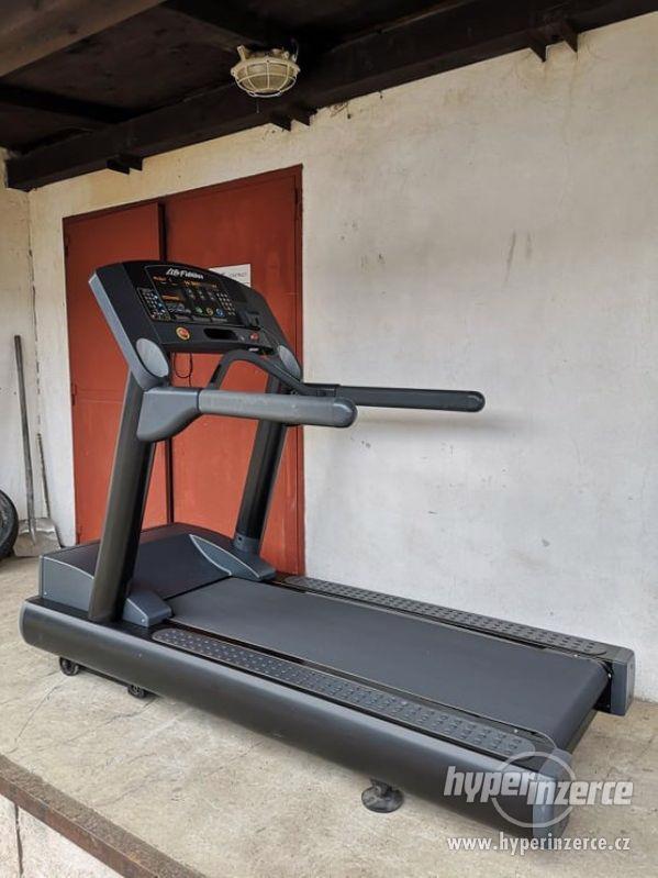 Běžecký pás Life Fitness club series - foto 1