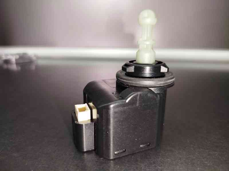 Nový motorek naklápění světel HELLA (010 553-01) – 2 ks - foto 4