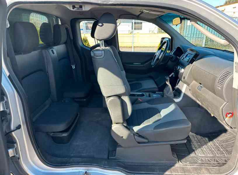 Nissan Navara 2,5DCi King Cab SE 140kw - foto 9