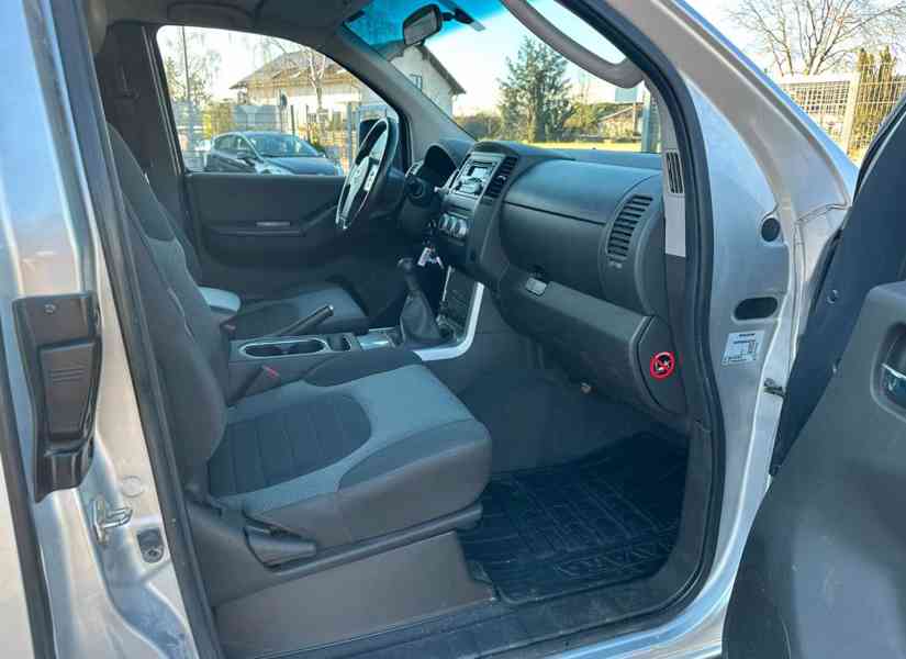 Nissan Navara 2,5DCi King Cab SE 140kw - foto 12