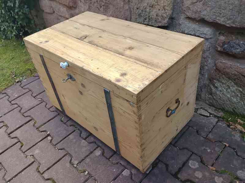 truhla s kováním - foto 3