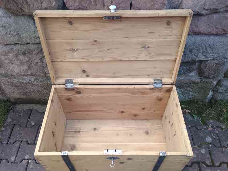 truhla s kováním - foto 4