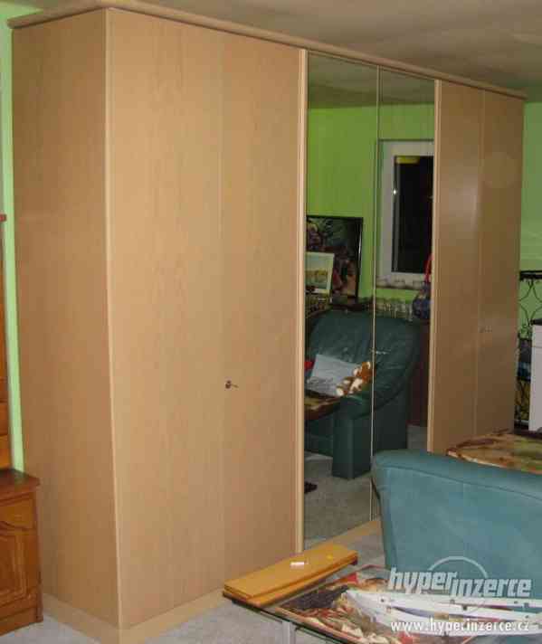 Šatní skříň - foto 1