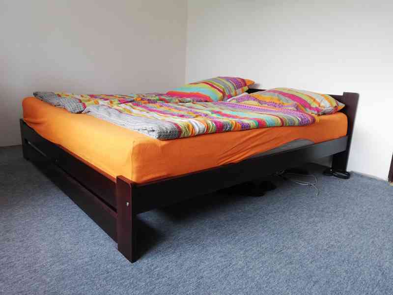 Dřevěná manželská postel 180x200 s matrací  - foto 4