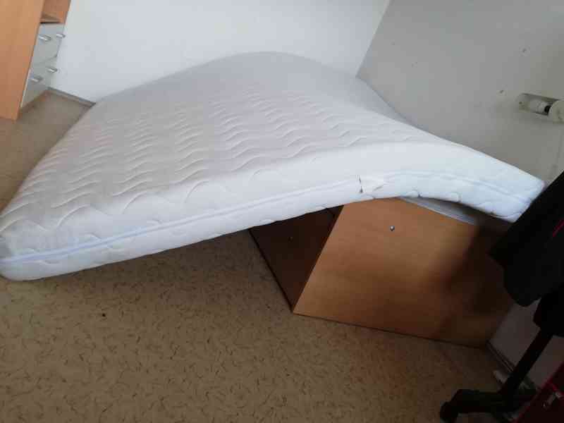 Dřevěná manželská postel 180x200 s matrací  - foto 2