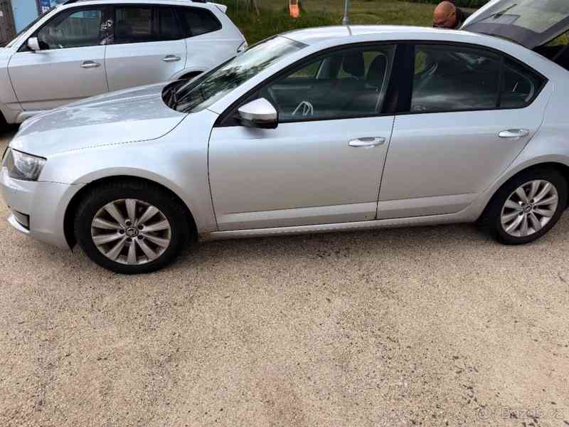 Škoda Octavia 1,6   3 - foto 3