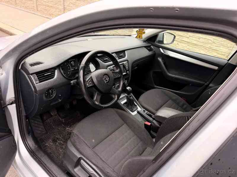 Škoda Octavia 1,6   3 - foto 2