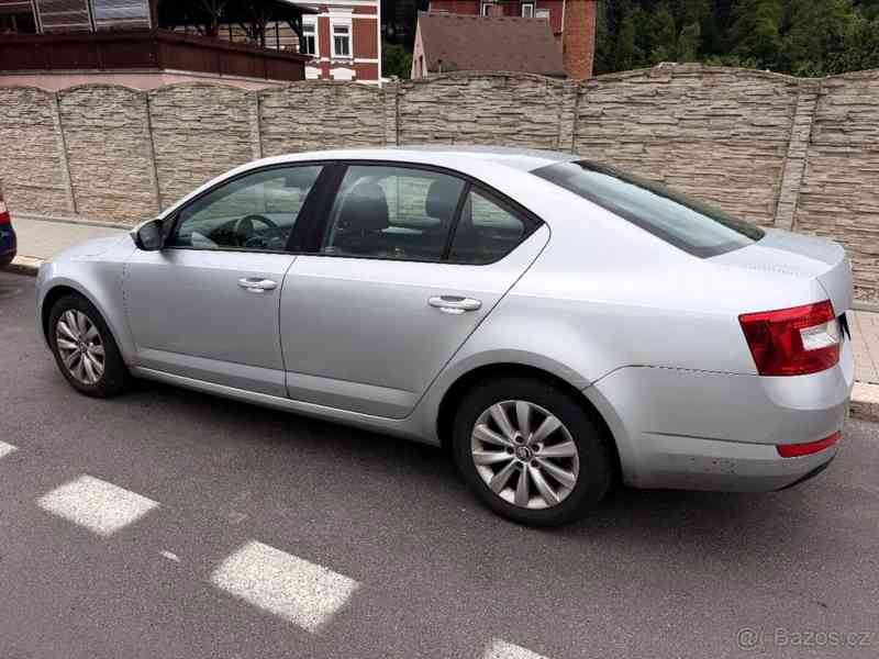 Škoda Octavia 1,6   3 - foto 5