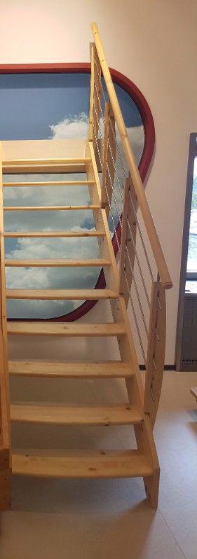 Prefabrikované priame otvorené schody z prírodného smreku - foto 2