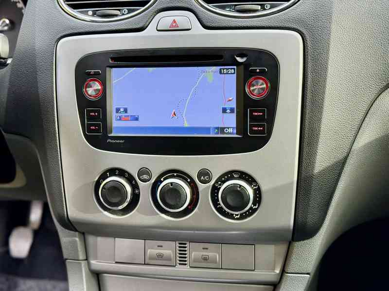 Ford Focus 1.6 16V 85kW Ti-VCT - foto 11