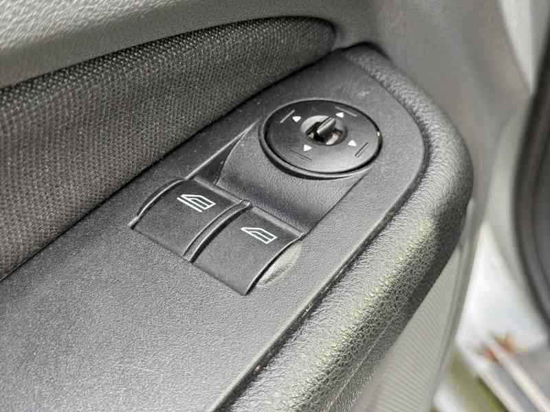 Ford Focus 1.6 16V 85kW Ti-VCT - foto 14