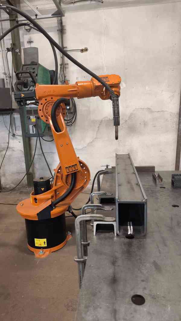 Robotická svařovací paže - náhrada svářeče - foto 2