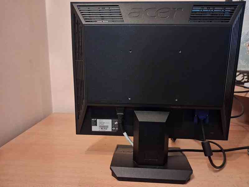 Monitor Acer V173 – spolehlivý 17" LCD - foto 3