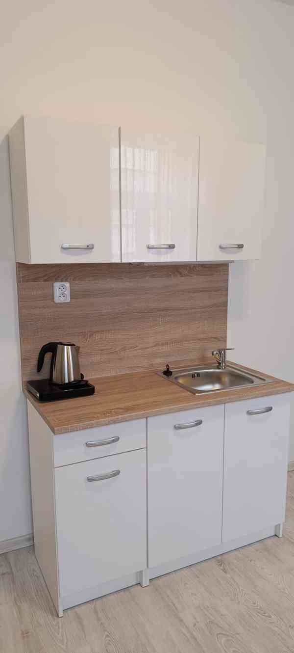 Pronájem ubytovací jednotky (27 m²), Praha 5 - foto 3