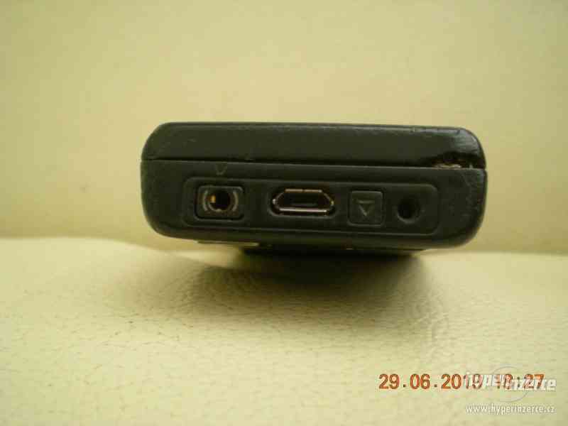 Nokia 6500s z r.2007 - výsuvné telefony s kovovými kryty - foto 23