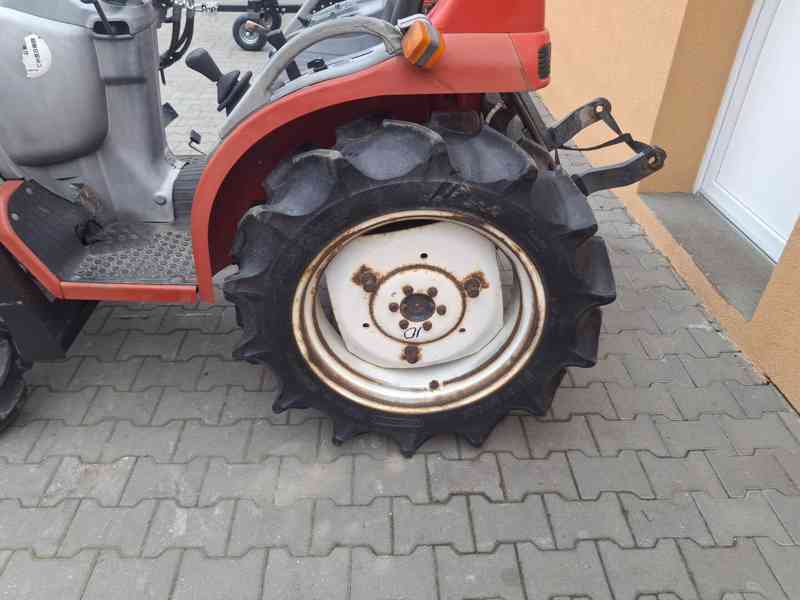 Malotraktor Yanmar AF17 s nakladačem 17 HP, 4x4 - foto 9