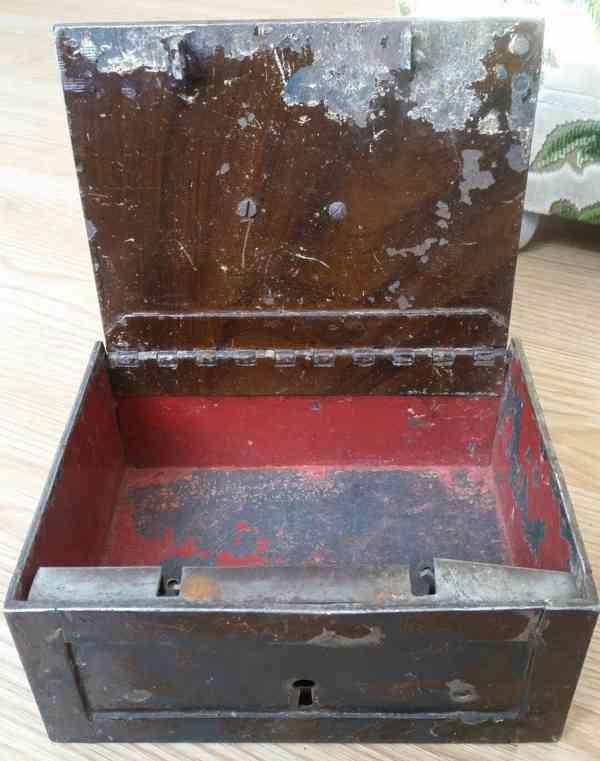 Svítilna - cvrček,nožíky Mikov Afrika a jiné,ple.pistolka - foto 10