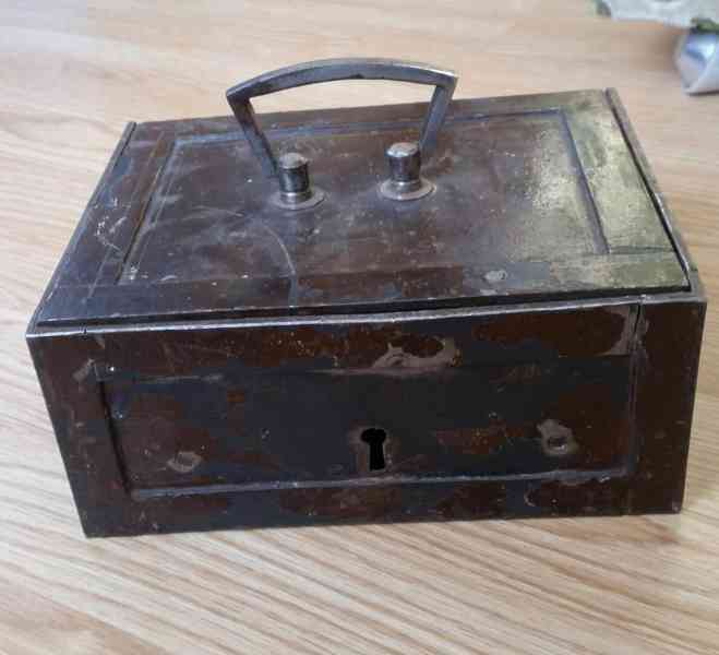 Svítilna - cvrček,nožíky Mikov Afrika a jiné,ple.pistolka - foto 9