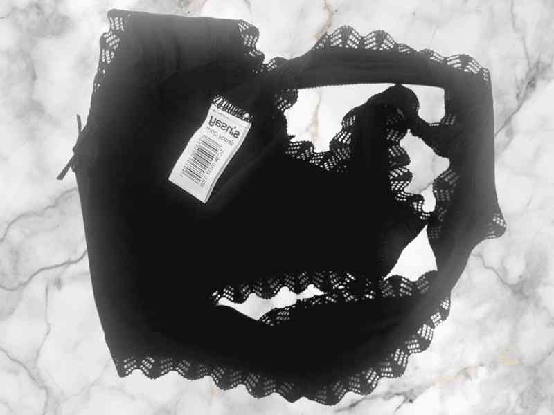 Sexy černý SET 2x krajková tanga Sinsay (Černá + Paisley vzo - foto 8