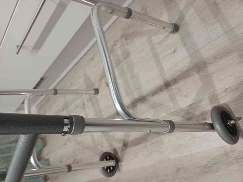 Dvoukolové chodítko - foto 3