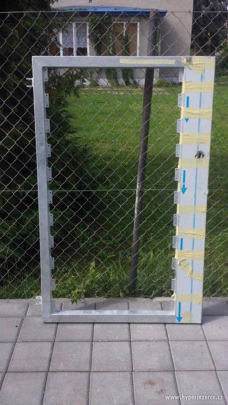 Vstupní branka jednokřídlová a branka k popelnicím - foto 3