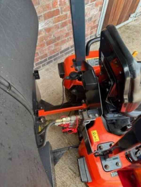 Traktor KUBOTA BX2350 - foto 6