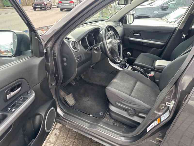 Suzuki Grand Vitara 2.4i Comfort benzín 124kw - foto 10