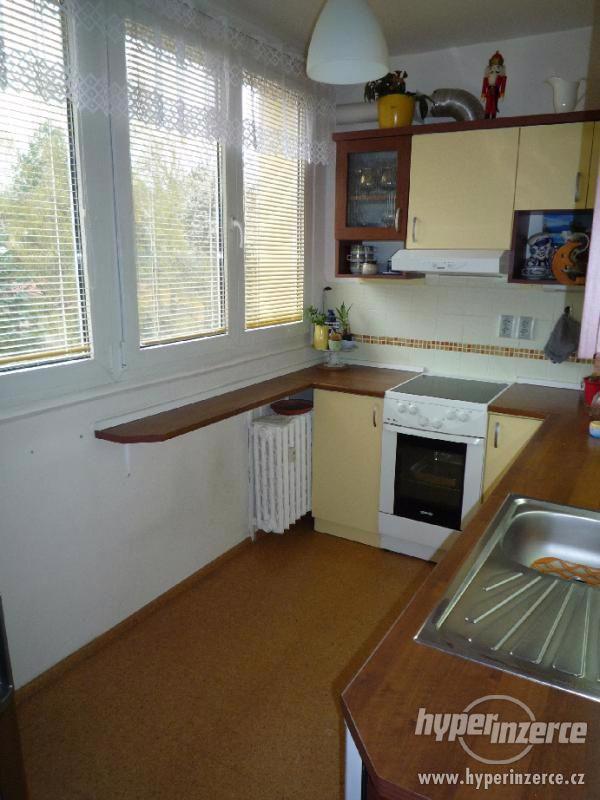 Prodej bytu 2+1/L,3.patro,60m2, Praha Uhříněves, V Bytovkách - foto 3