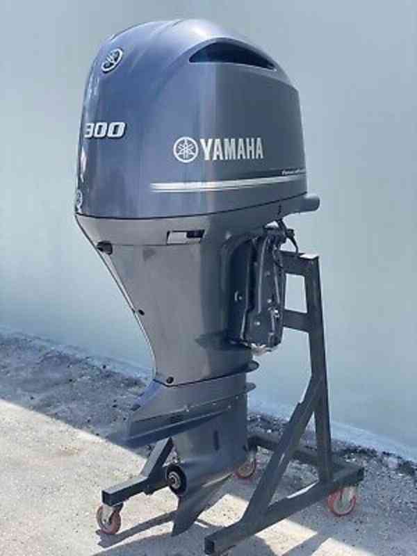 Yamaha Four Stroke 300HP Outboard Engine - foto 3