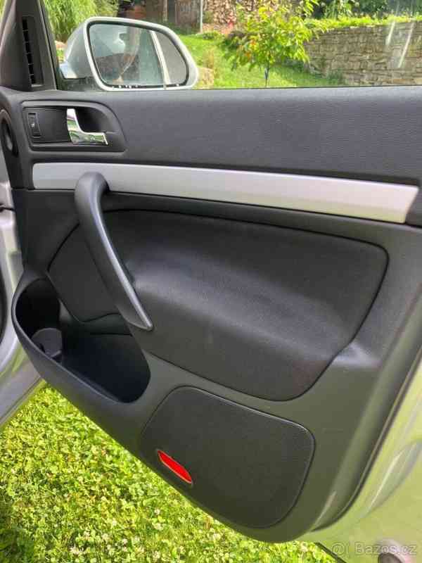 Škoda Octavia 1,6 II MPI 75kW – Ambiente - foto 8