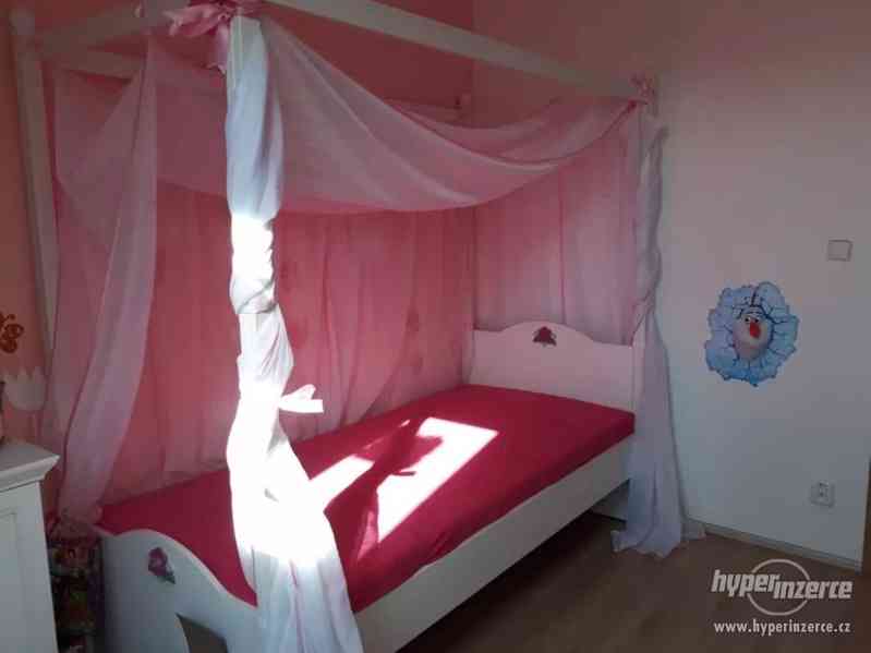 Dětská dívčí postel s nebesy - Xora XXXLutz, 200 x 90 - foto 1
