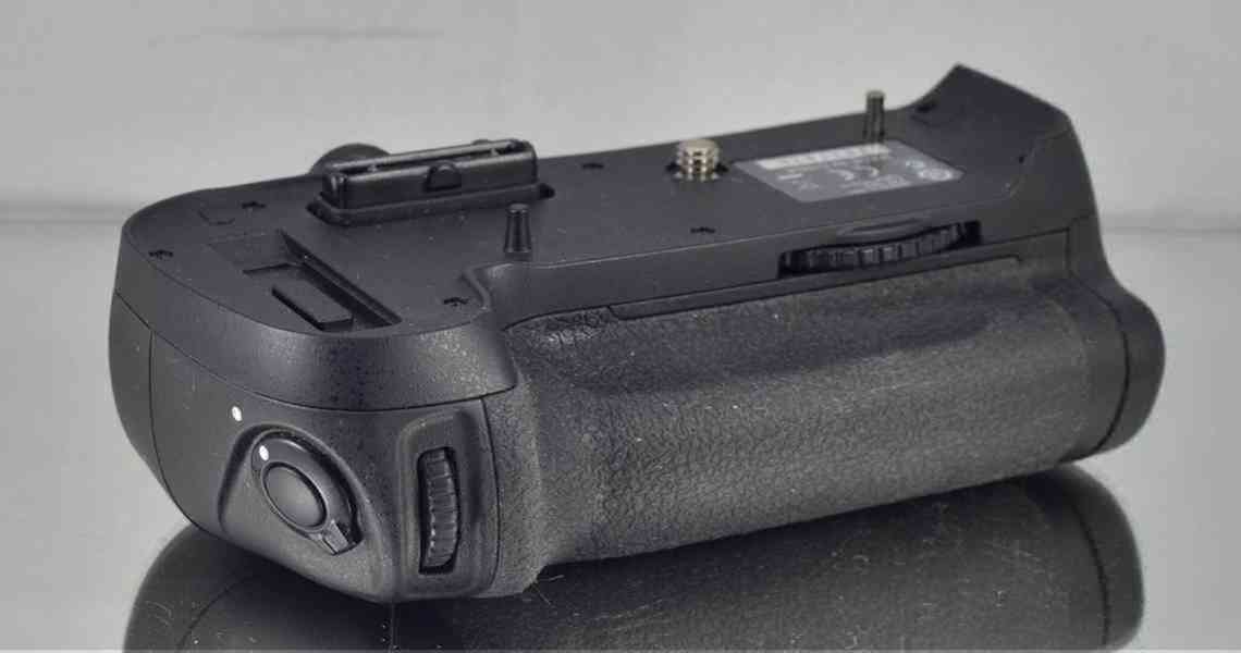 Nikon MB-D12 *Originální battery grip pro Nikon D800, D810** - foto 7