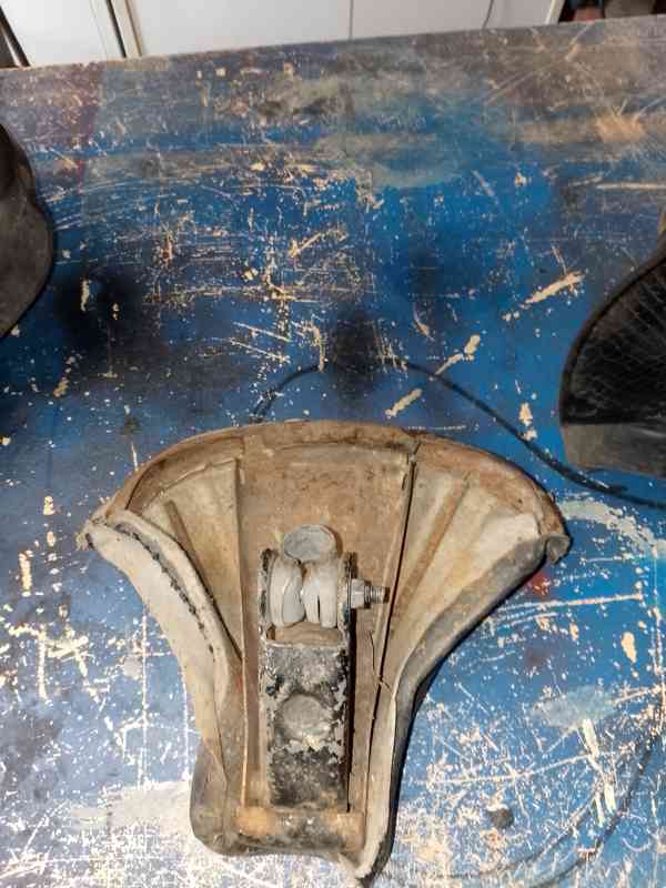 Sedla z historických motocyklů  - foto 8