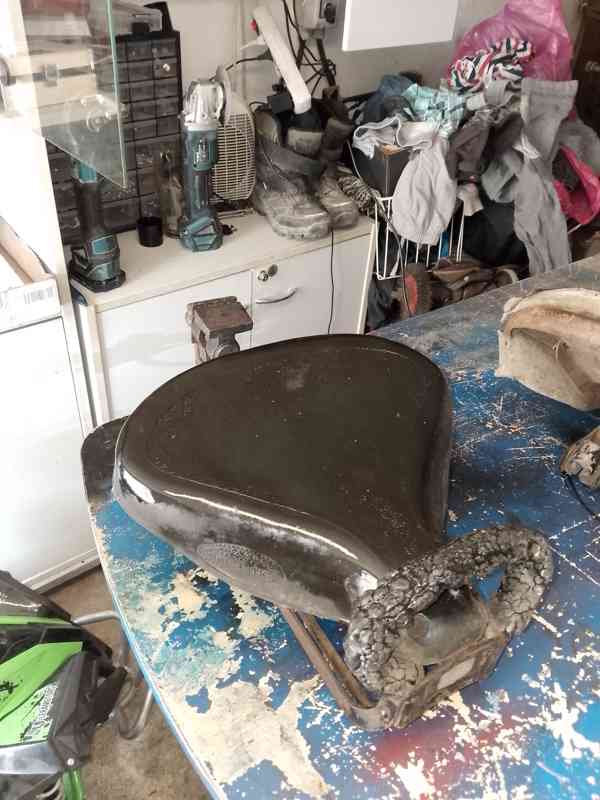 Sedla z historických motocyklů  - foto 4