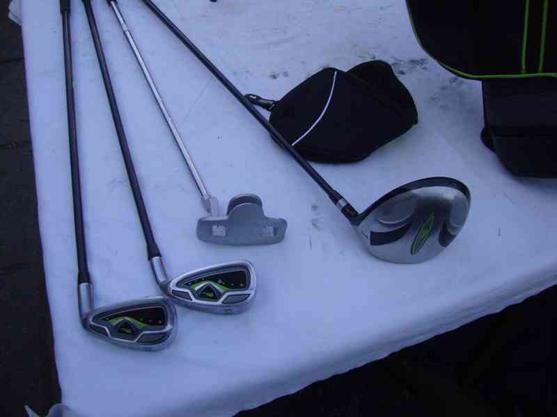 Dětský golfový set pěkný stav bag + 4x hůl číslo 2. - foto 11