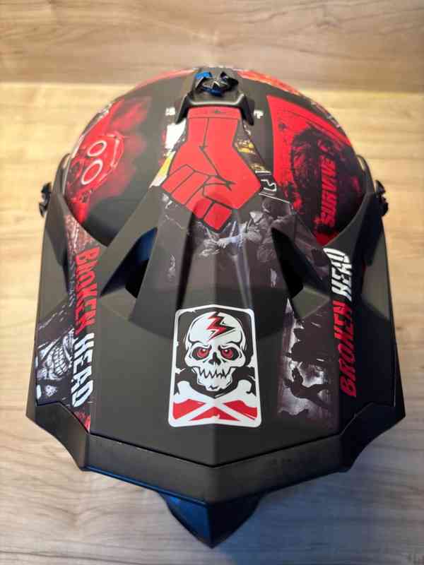 Motokrosová přilba Broken Head + brýle - foto 4