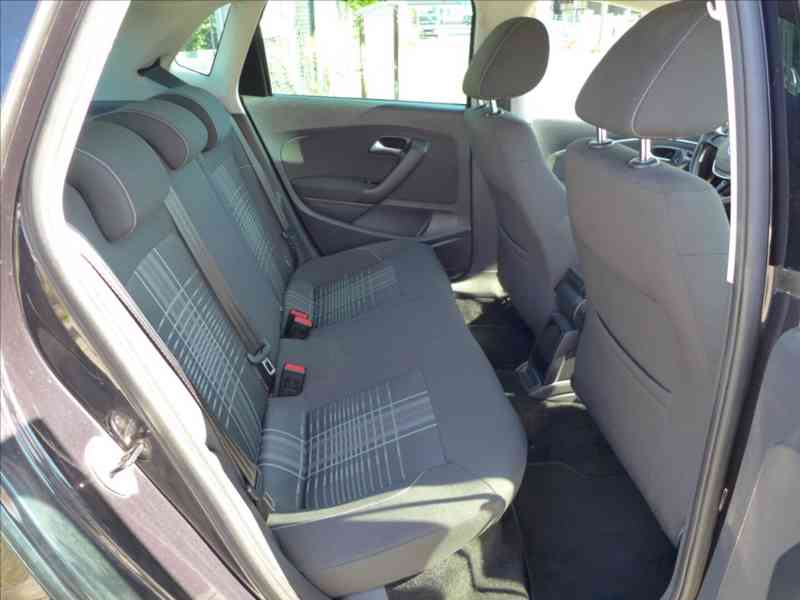 Volkswagen Polo 1,0 MPI HIGHLINE, 1.MAJITEL - foto 9
