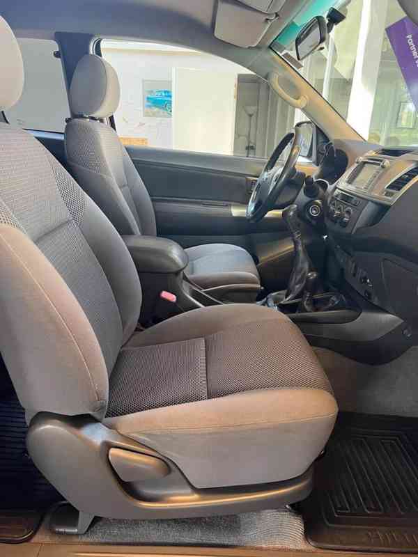 Toyota Hilux 2,5 D4D Life 4x4 106kw - foto 4