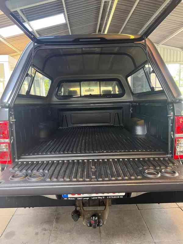 Toyota Hilux 2,5 D4D Life 4x4 106kw - foto 9
